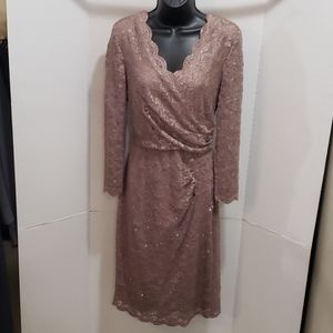 JessicaHoward 10 midi dress lined, sparkly brocade